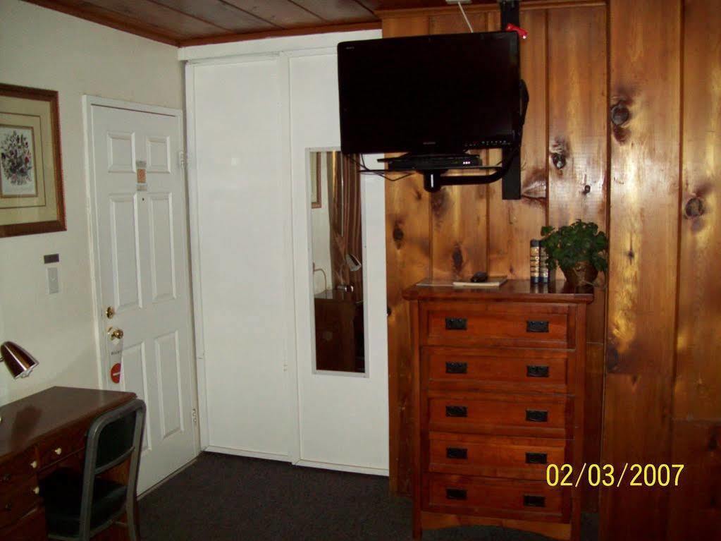 Lakeshore Lodge Wofford Heights エクステリア 写真